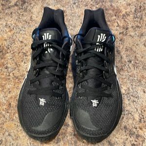 Nike Kyrie low size 13 Mens black & white